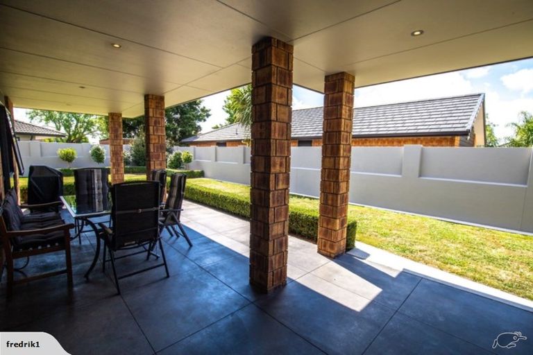 Photo of property in 14 Hampshire Court, Flagstaff, Hamilton, 3210