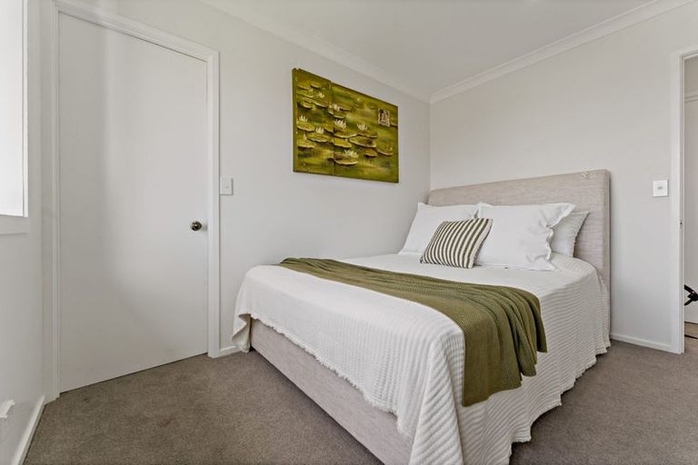 Photo of property in 2 Tollana Road, Te Atatu Peninsula, Auckland, 0610