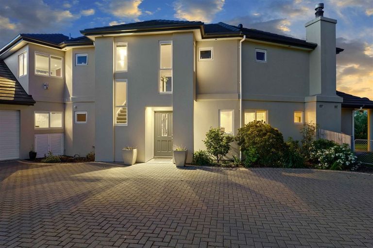 Photo of property in 18 Bearing West Court, Paraparaumu, 5032