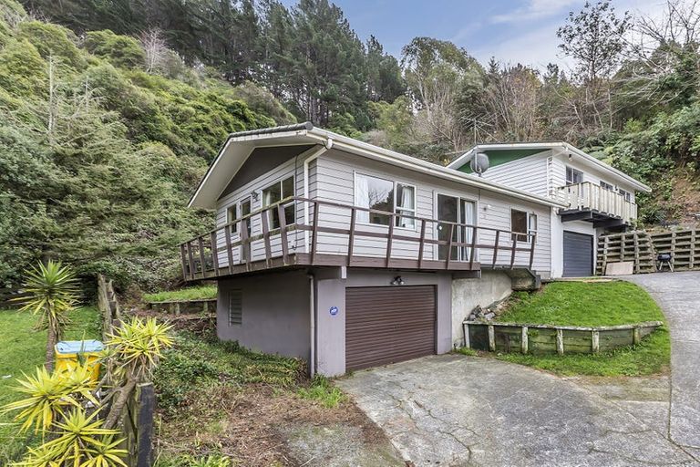 Photo of property in 22 Fyvie Avenue, Tawa, Wellington, 5028