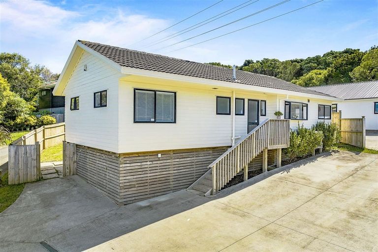 Photo of property in 20a Atlantis Place, Totara Vale, Auckland, 0629