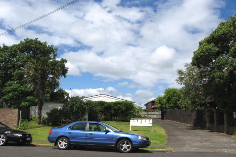Photo of property in 1/16 Otakau Road, Milford, Auckland, 0620