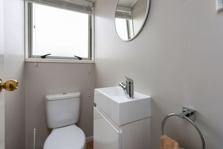Photo of property in 13 Caspian Close, New Lynn, Auckland, 0600