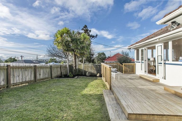 Photo of property in 1/35 Verran Road, Birkenhead, Auckland, 0626