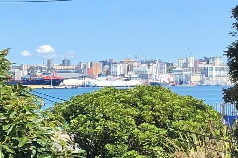 Photo of property in 1/2a Spring Street, Devonport, Auckland, 0624