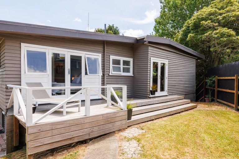 Photo of property in 12 Kent Crescent, Awapuni, Palmerston North, 4412