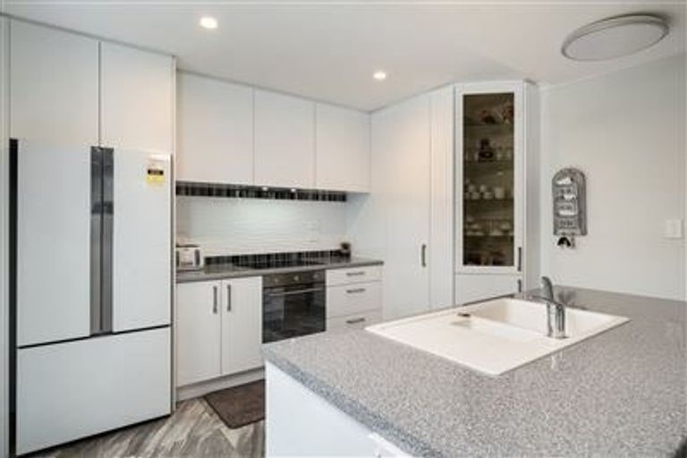 Photo of property in 17 Pimelea Street, Papamoa Beach, Papamoa, 3118