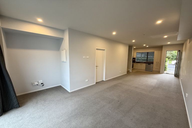 Photo of property in 26/11 Ray Small Drive, Papakura, 2110
