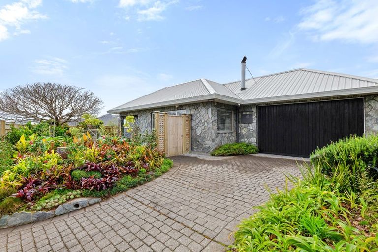 Photo of property in 166 Heta Road, Highlands Park, New Plymouth, 4312