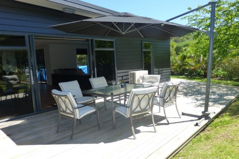 Photo of property in 1 Coral Place, Matapouri, Whangarei, 0173