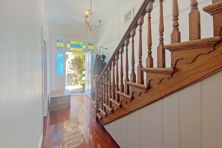 Photo of property in 51 Scarborough Terrace, Mount Victoria, Wellington, 6011