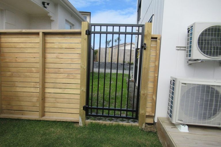 Photo of property in 2 Nikau Street, New Lynn, Auckland, 0600