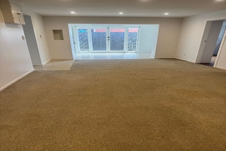 Photo of property in 51 Bradbury Road, Botany Downs, Auckland, 2010
