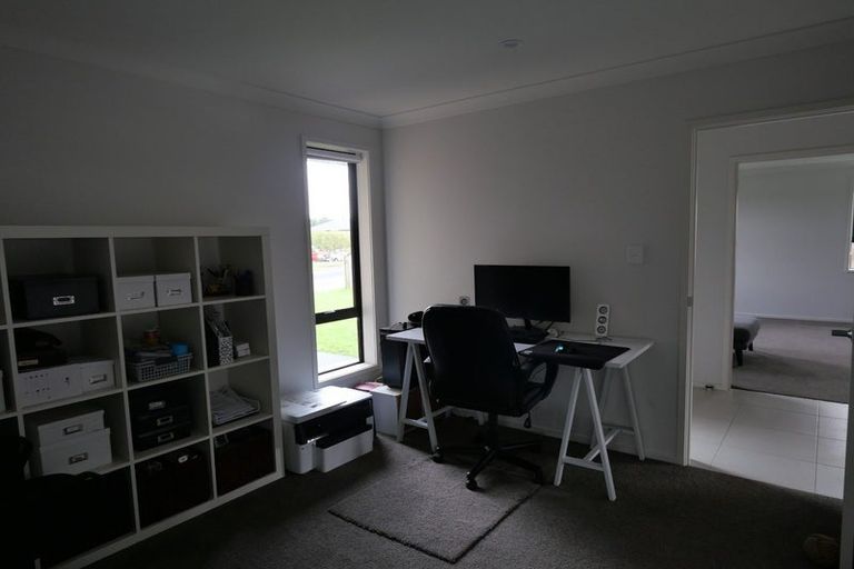 Photo of property in 8 Parkgrove Crescent, Pokeno, 2402