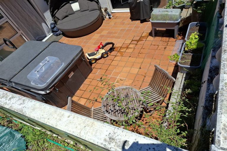 Photo of property in 1/64 Carlisle Road, Browns Bay, Auckland, 0630