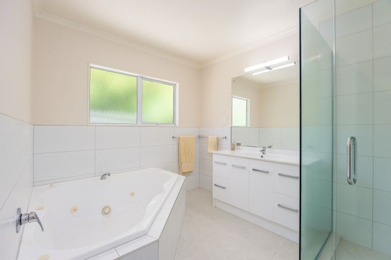 Photo of property in 17 Summerfield Lane, Albany, Auckland, 0632