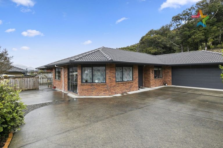 Photo of property in 21 Aragon Grove, Kingsley Heights, Upper Hutt, 5018