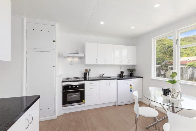 Photo of property in 392 Cambridge Terrace, Naenae, Lower Hutt, 5011