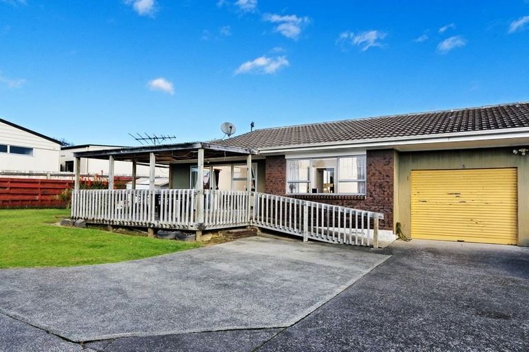 Photo of property in 2/56 Archibald Road, Kelston, Auckland, 0602