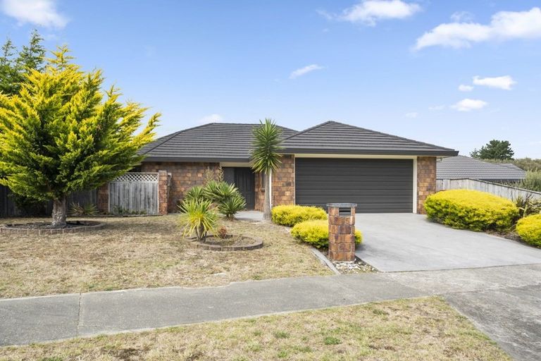 Photo of property in 15 Leanne Way, Waikanae Beach, Waikanae, 5036