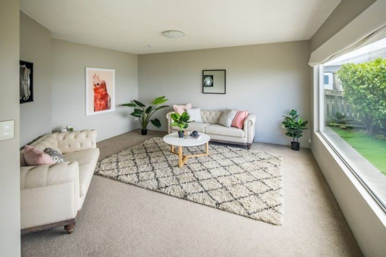 Photo of property in 18 Dargle Way, Island Bay, Wellington, 6023