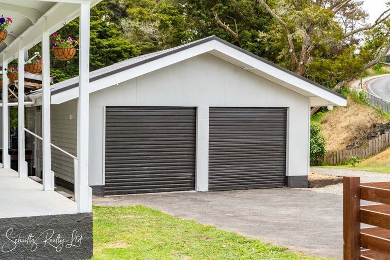Photo of property in 17 Franklin Road, Paparoa, 0571