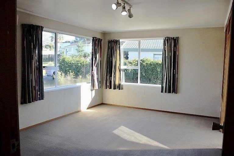 Photo of property in 21 Lisa Rise, Half Moon Bay, Auckland, 2012