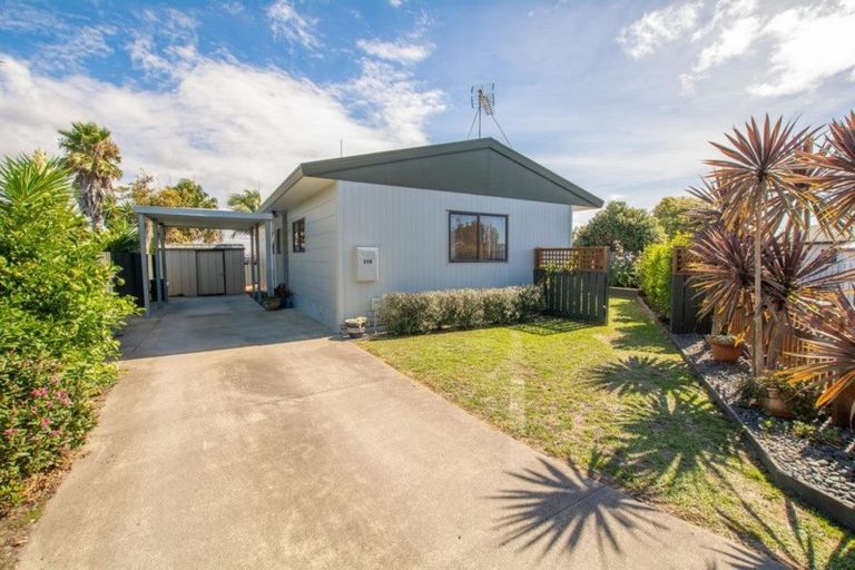 Photo of property in 33b Lyn Grove, Papamoa Beach, Papamoa, 3118