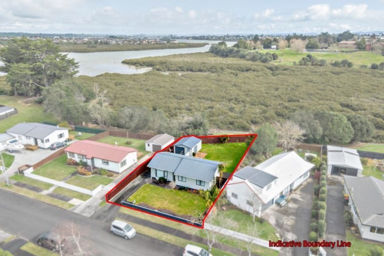 Photo of property in 28 Seaward Place, Wattle Downs, Auckland, 2103