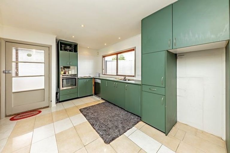 Photo of property in 30 Sutton Crescent, Papakura, 2110