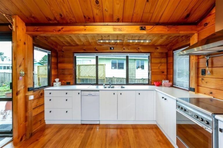 Photo of property in 15 Hickford Place, Okato, 4335