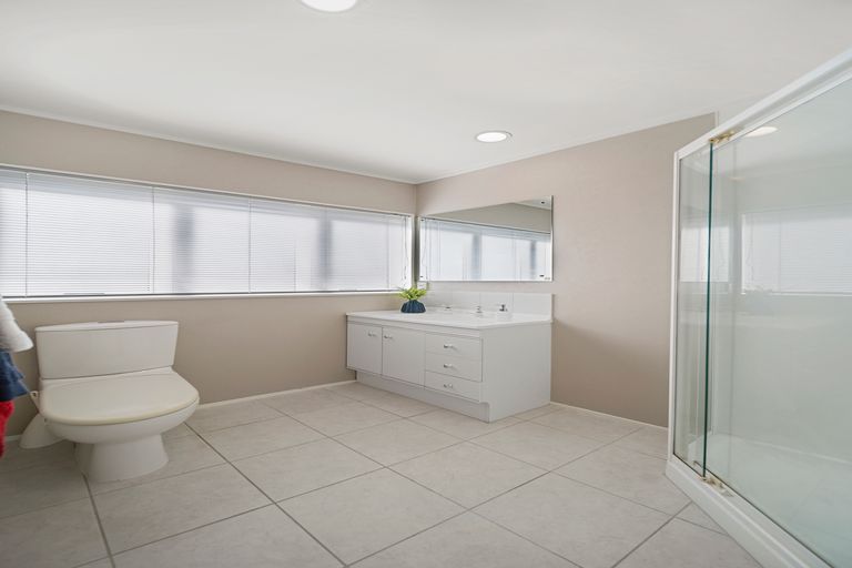 Photo of property in 1/28 Rochester Crescent, Somerville, Auckland, 2014