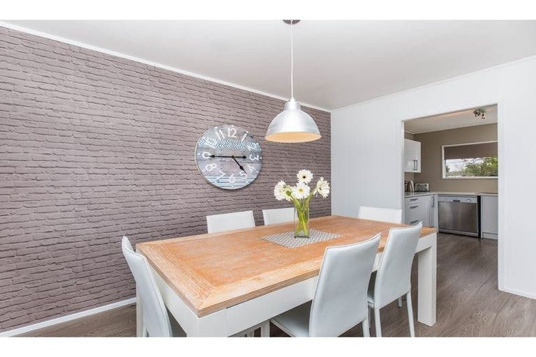 Photo of property in 1/52 Arran Road, Browns Bay, Auckland, 0630