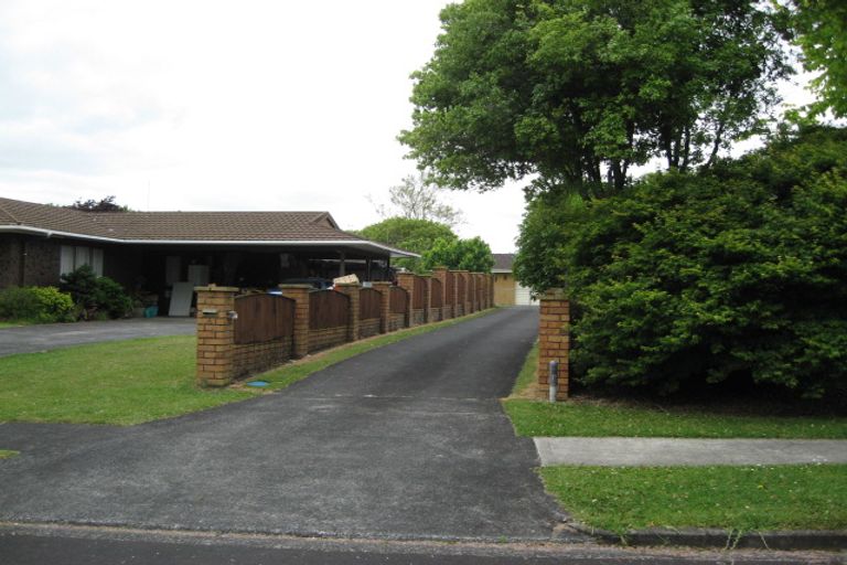 Photo of property in 6 Donzella Place, Conifer Grove, Takanini, 2112