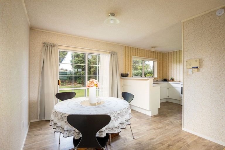 Photo of property in 42 Branch Road, Highlands Park, New Plymouth, 4312