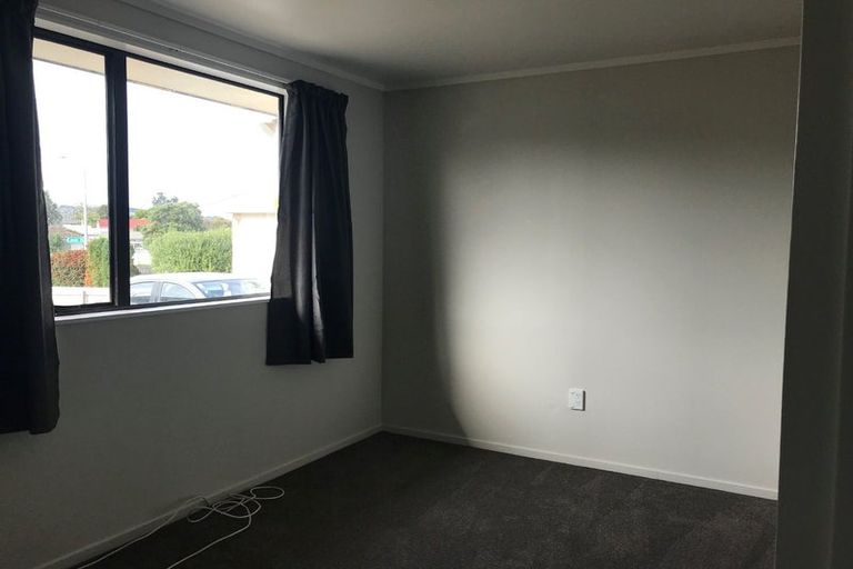 Photo of property in 2/77 Redcrest Avenue, Red Hill, Papakura, 2110