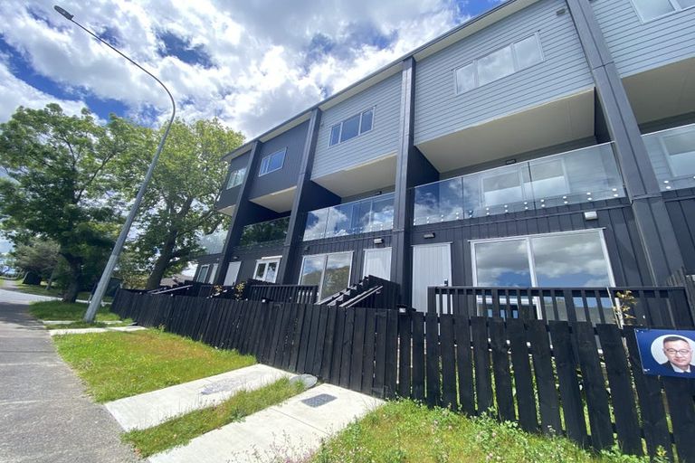 Photo of property in 57d Edmonton Road, Henderson, Auckland, 0612