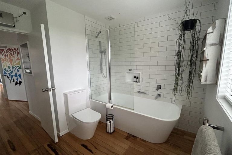 Photo of property in 56 Valley View Road, Glenfield, Auckland, 0629