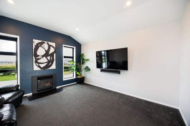 Photo of property in 40 View Road, Halcombe, 4779