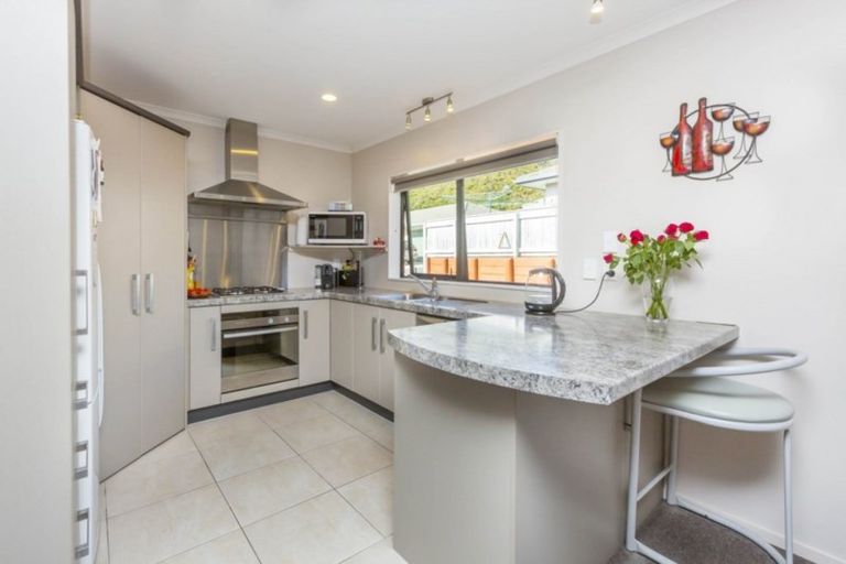 Photo of property in 5 Beaufort Close, Kingsley Heights, Upper Hutt, 5018