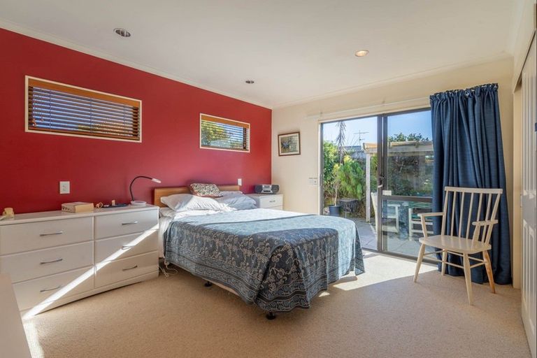 Photo of property in 18 Barrett Drive, Waikanae Beach, Waikanae, 5036