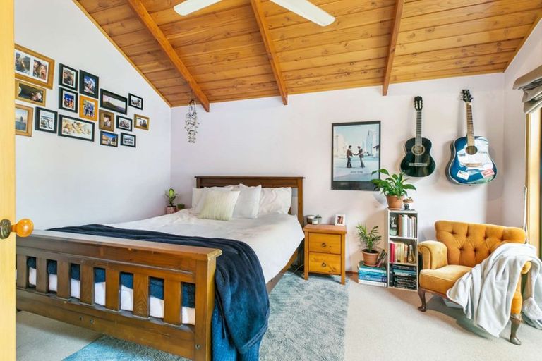 Photo of property in 82 Wade River Road, Stanmore Bay, Whangaparaoa, 0932