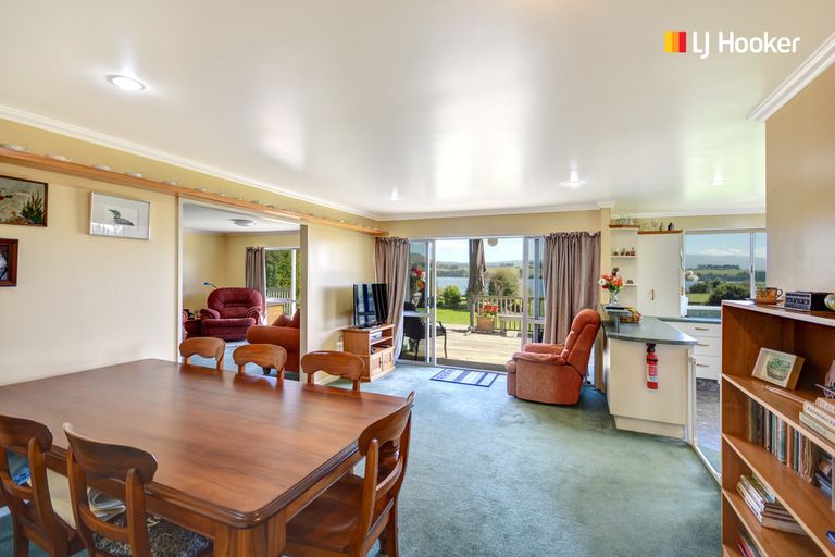 Photo of property in 24 Surrey Bay Road, Waihola, Outram, 9073