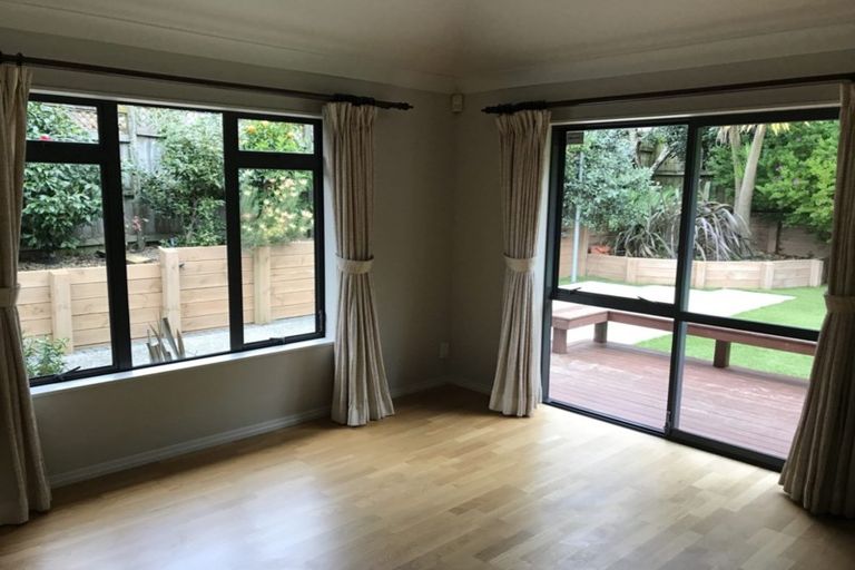 Photo of property in 5 Quedley Court, Eastern Beach, Auckland, 2012