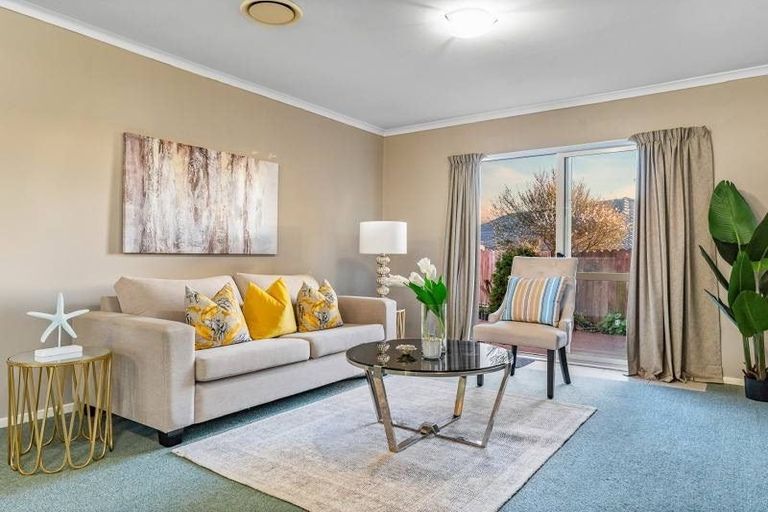 Photo of property in 12 Bokeen Lane, Flat Bush, Auckland, 2019