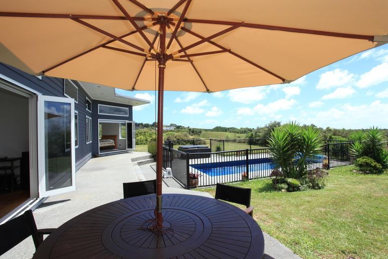 Photo of property in 56 Te Ahiawa Road, Raglan, 3297