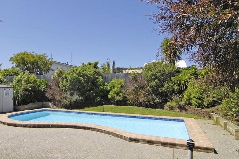 Photo of property in 32/120 Beach Haven Road, Beach Haven, Auckland, 0626