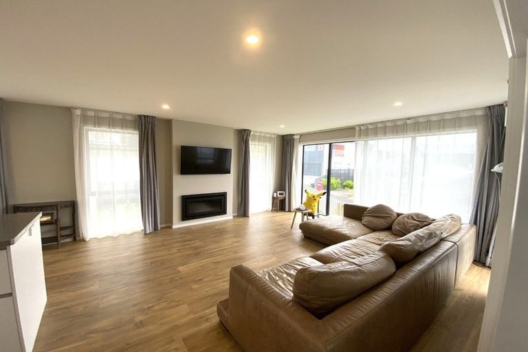 Photo of property in 8 Waitai Lane, Newlands, Wellington, 6037