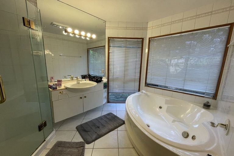 Photo of property in 19 Calypso Place, Rothesay Bay, Auckland, 0630