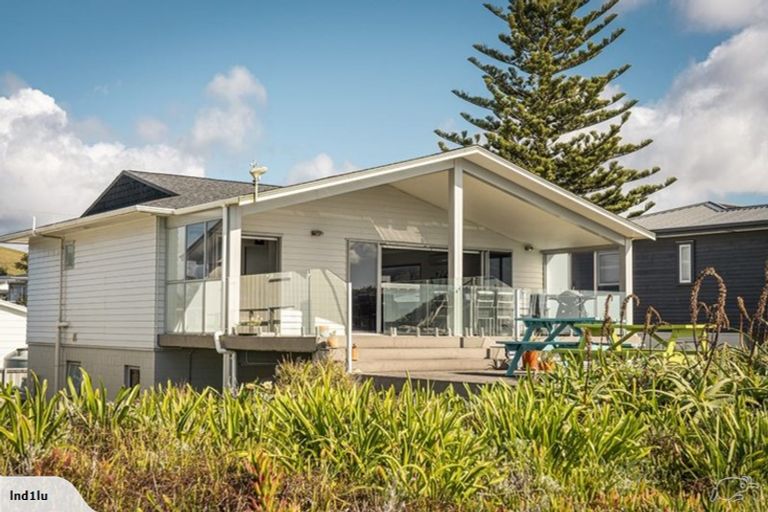 Photo of property in 28 Hall Road, Pataua North, Whangarei, 0175